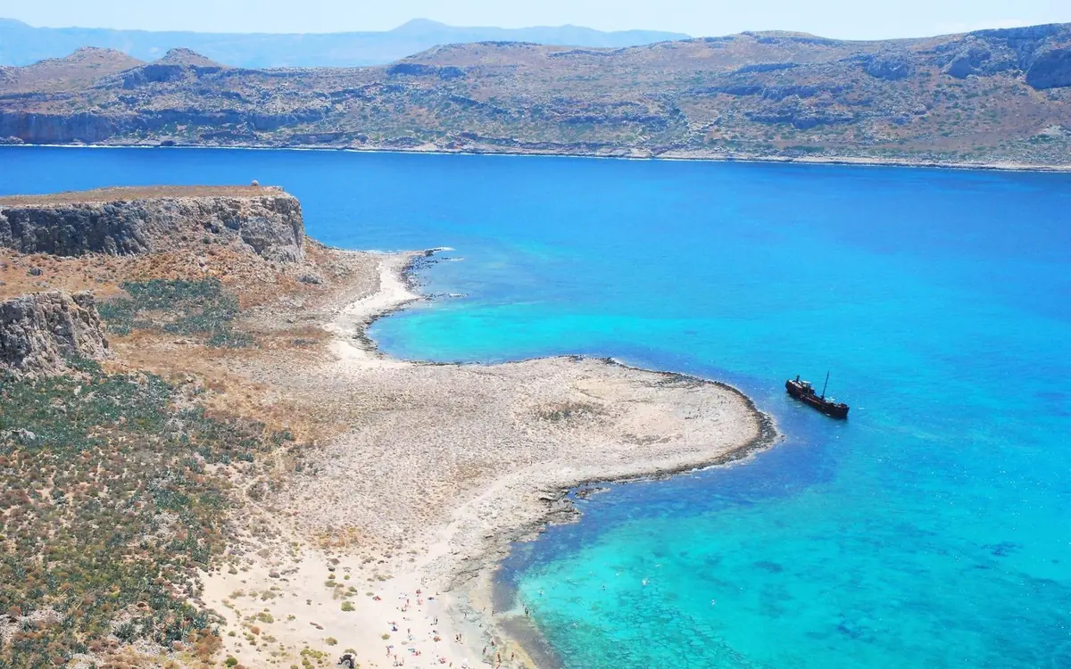 The lagoon, its sand spit and the open sea seen from the hillside above